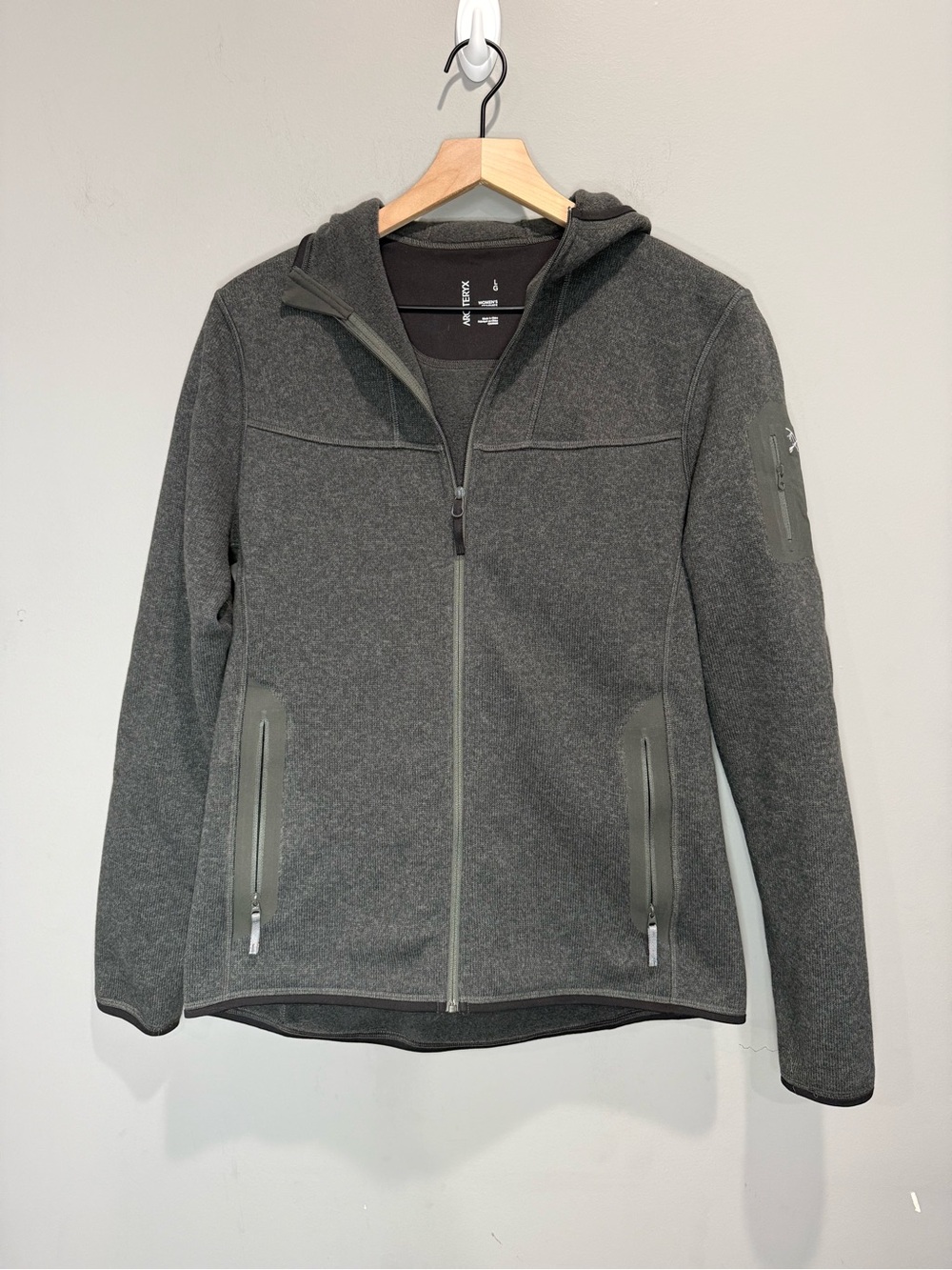 Arc'teryx Women’s Covert Hoodie/Cardigan Dark Gray/Charcoal Size Large EUC